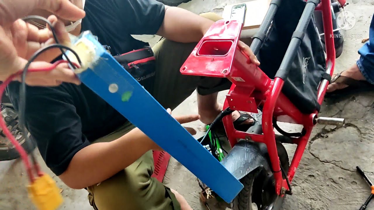 Cara melepas baterai skuter fiido