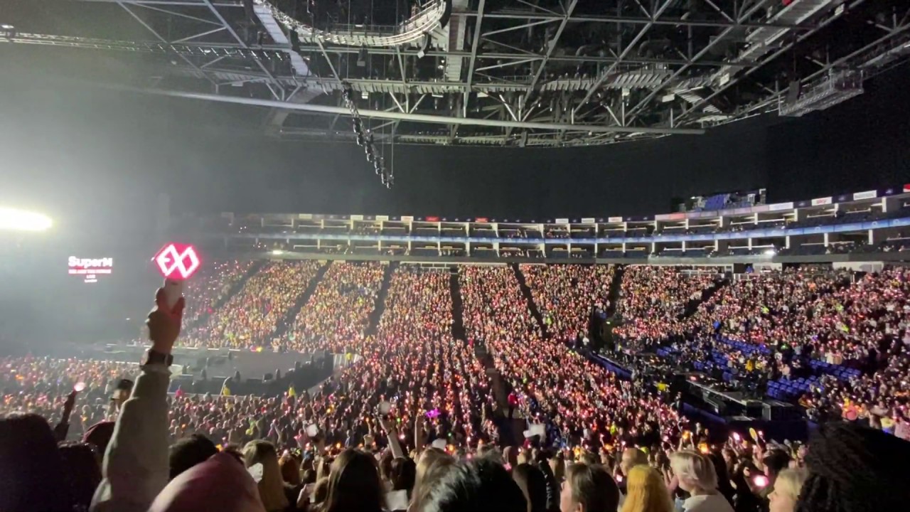 200228 SuperM London Concert / O2 Arena singing to Jopping before the concert