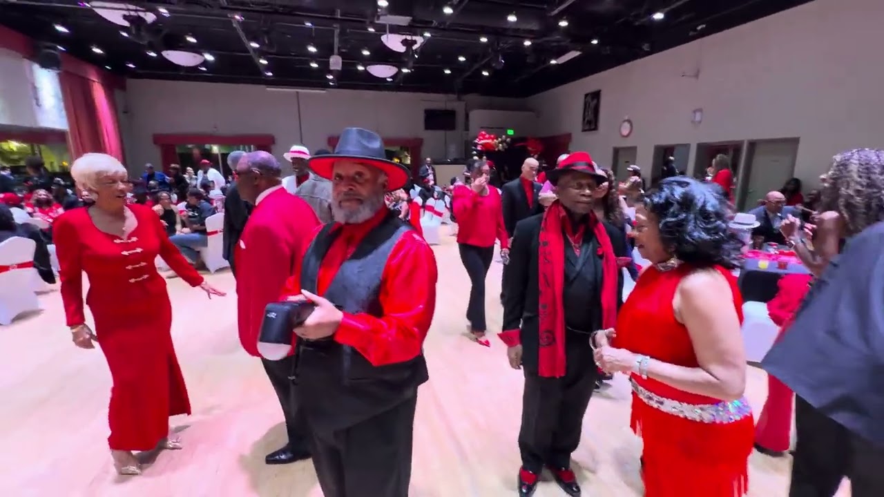 👸🏾❤️💃🏾🕺🏾 Отмечаем день рождения и выход на пенсию. Какое счастье! ❤️👸🏾🙏🏾🙏🏾💃🏾💃🏾