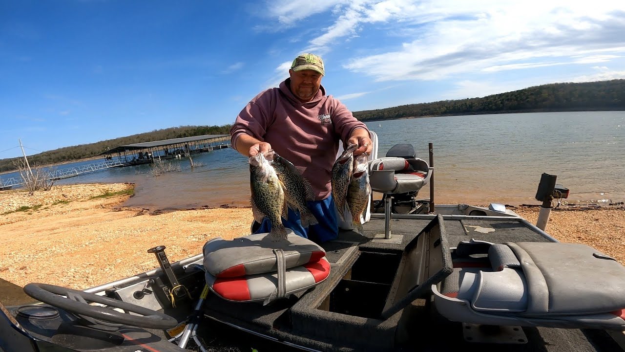 Crappie fishing Bull Shoals lake 4-19-22