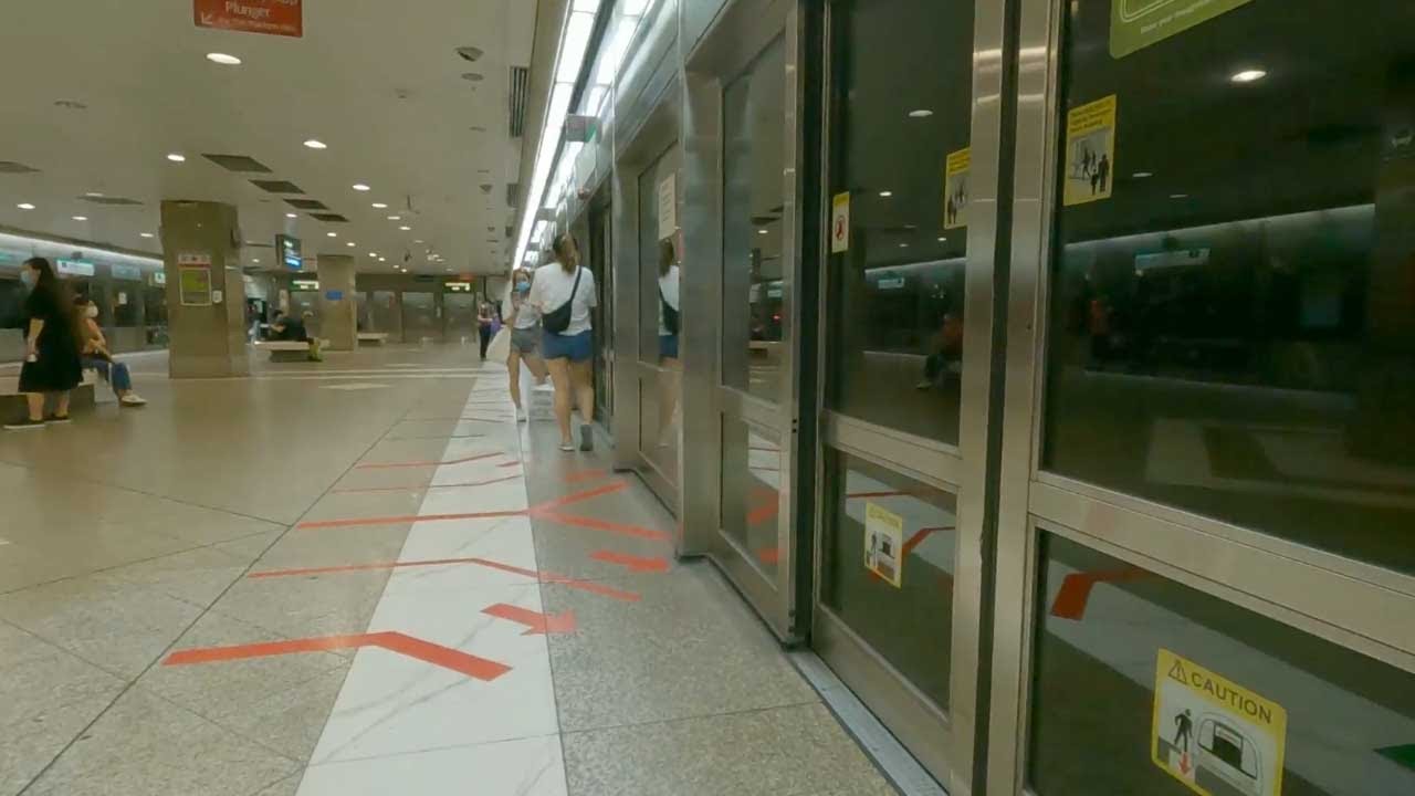 Singapore MRT ride from Bugis to Harbourfront train station
