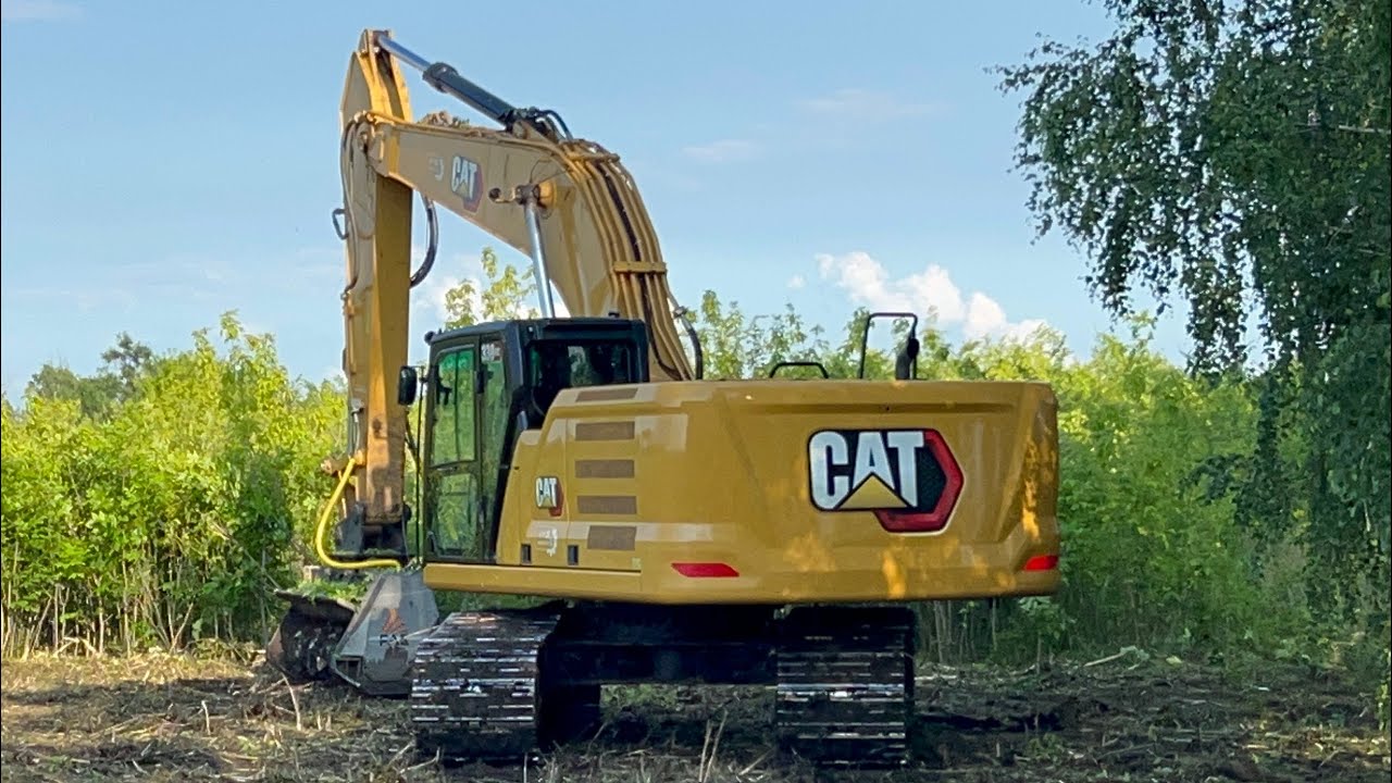 Впервые выехали мульчировать кусты в полях на гусеничном CAT330 с мульчером FAE в Белгородской обл.