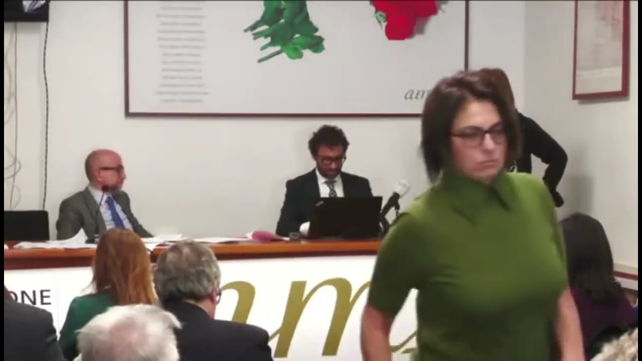 Il Giudice Ceccarelli si dimette dal direttivo dell'Anm. Alcuni colleghi si alzano