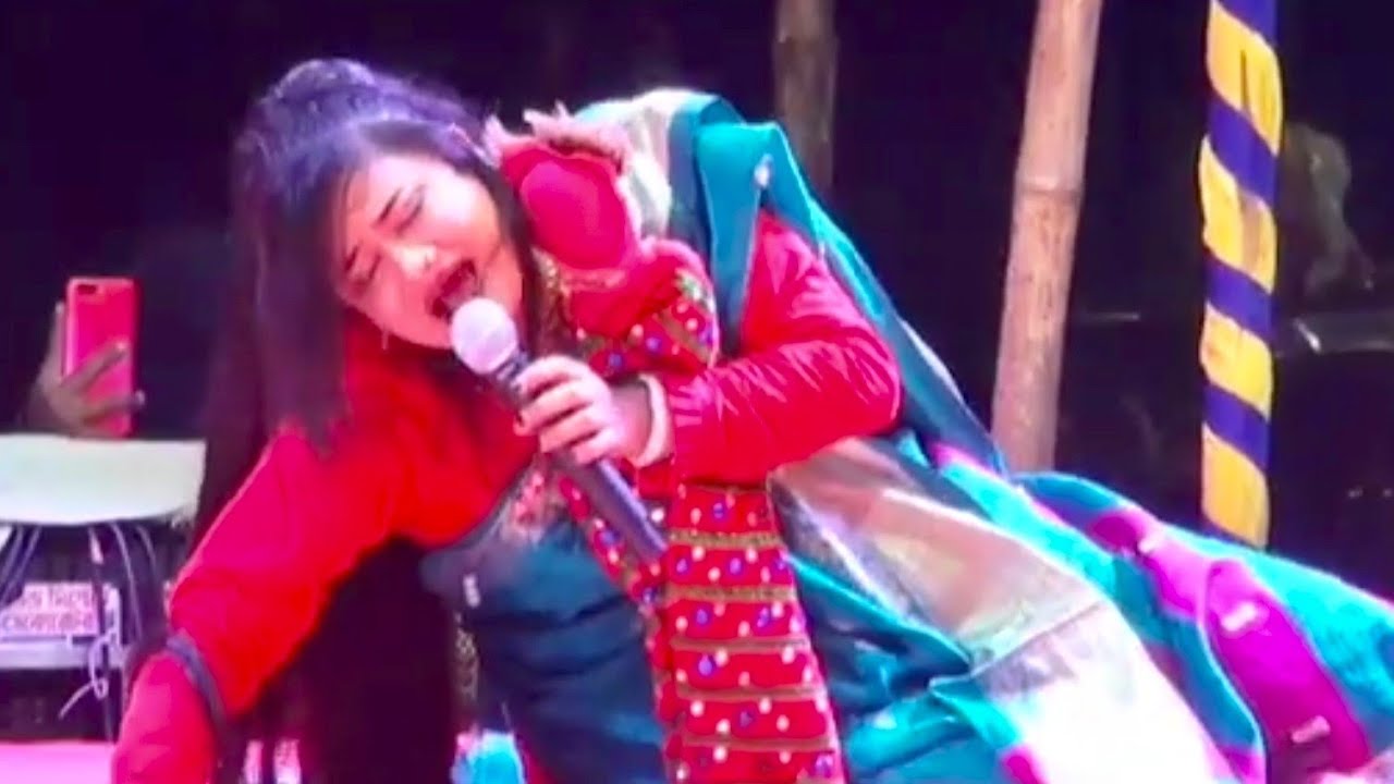 নায়িকা তানিয়ার কষ্টের বিচ্ছেদ। আমি মনের দুঃখ কইনারে বন্ধু রাইতাছি অন্তরে তোমায় নিয়ে ঘুরি বন্ধু।