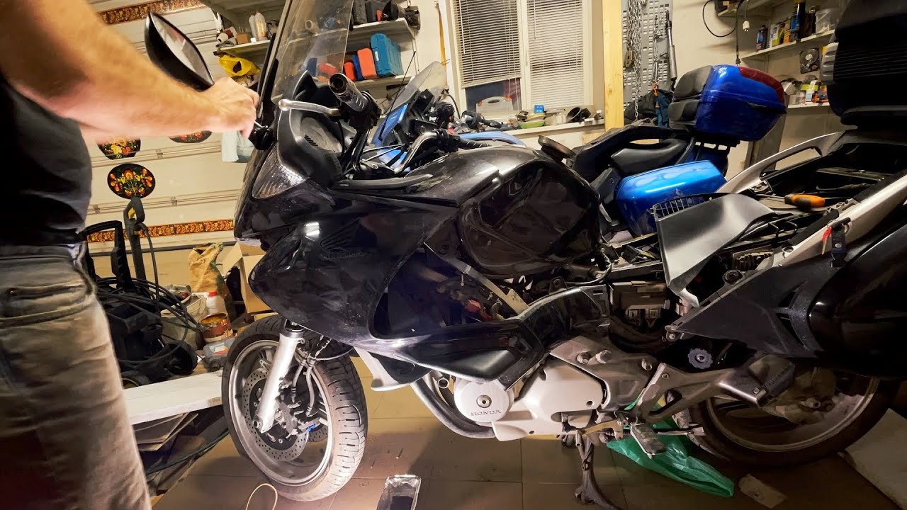 Как снять пластик Хонда Дювиль 700 | Plastic removal on Honda NT700V Deauville