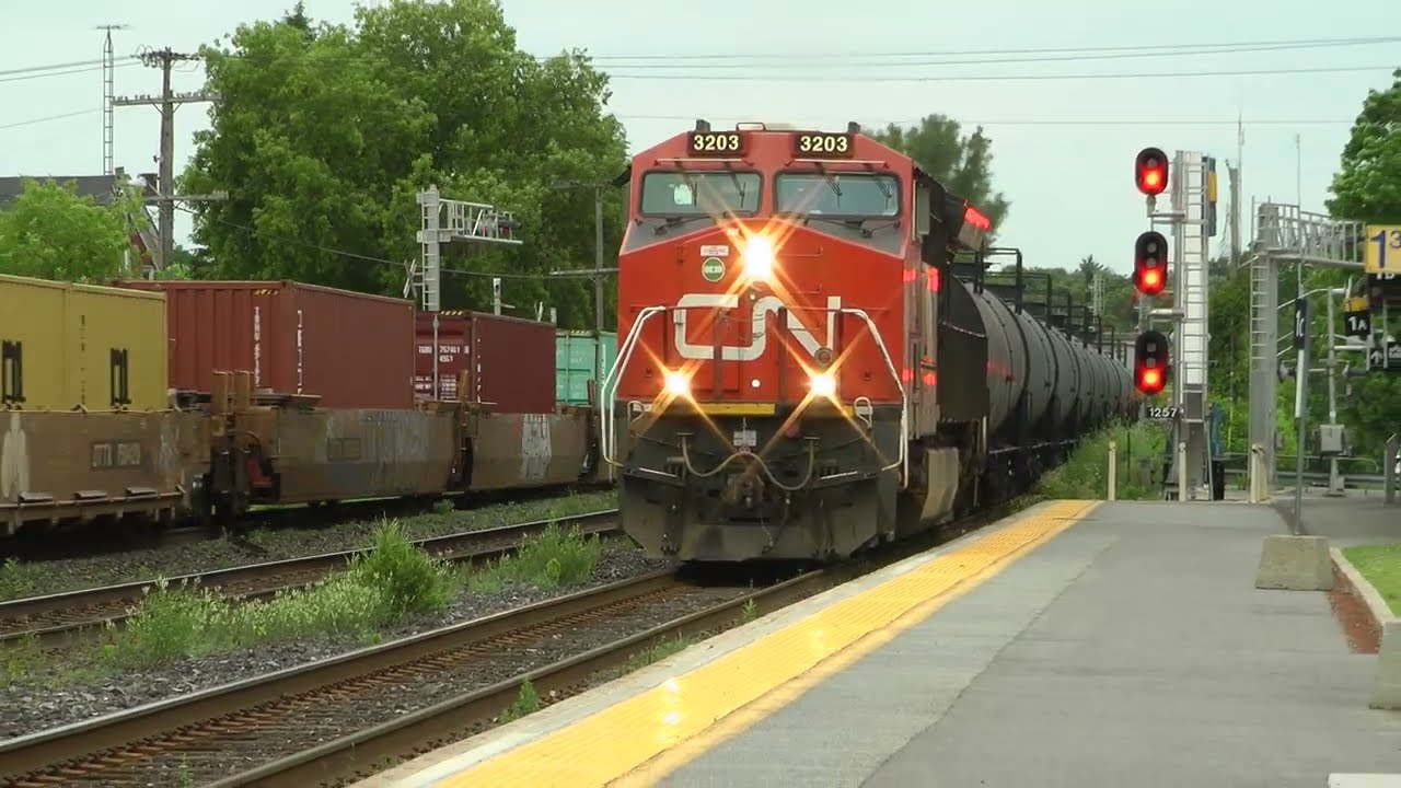CN Train 149 & VIA Train 61 Westbound Meet CN Train 368 Eastbound June 26, 2025