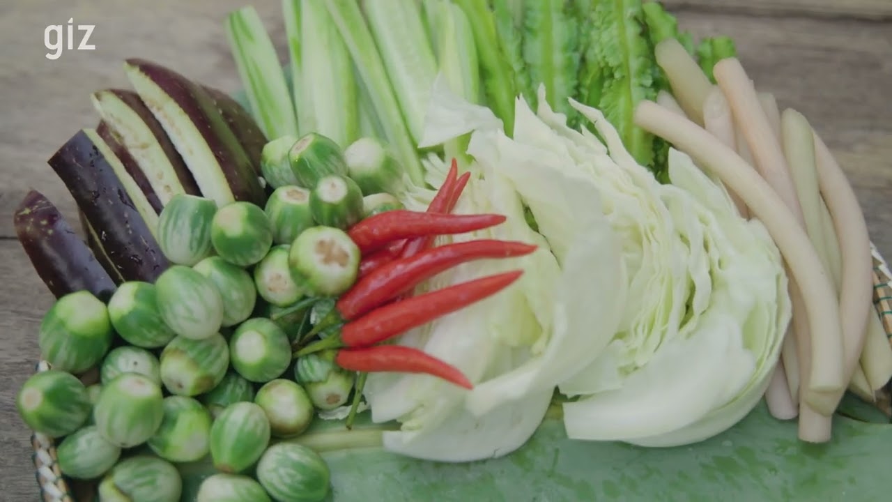 ខ្នប់ | Knob – Small Fish Wrapped in Banana Leaves