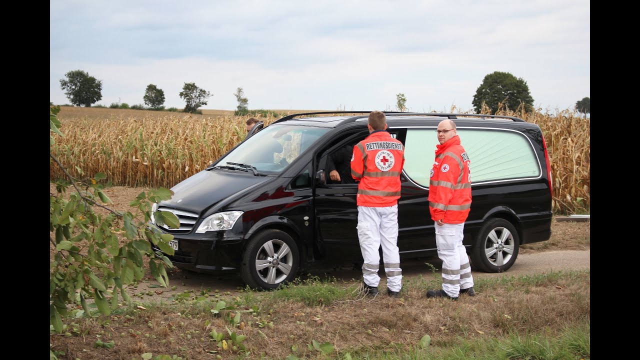 HORROR-CRASH: Auto rast gegen Baum - Fahrer tot (Kandel, B427, 05.09.2015)
