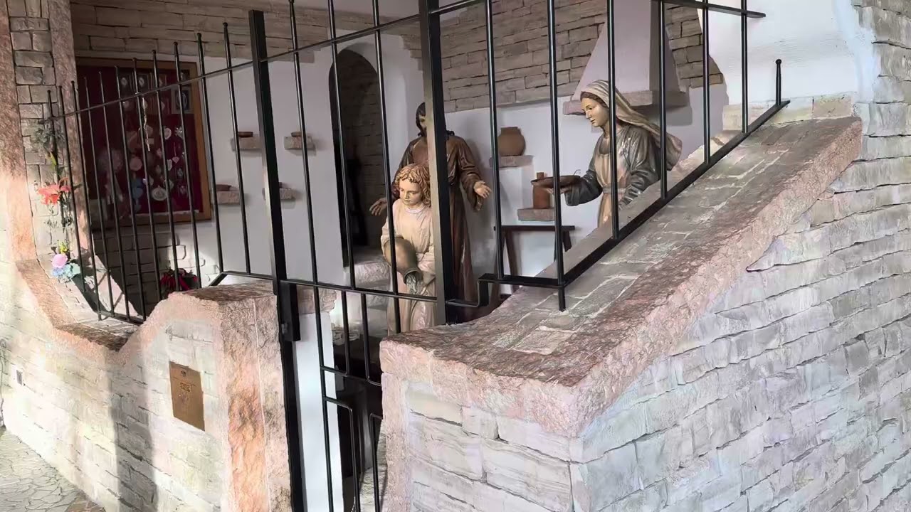Miracolo a Schio ,una luce lampeggiante dentro la Casa di Nazareth al Cenacolo Regina Dell&rsquo;Amore 