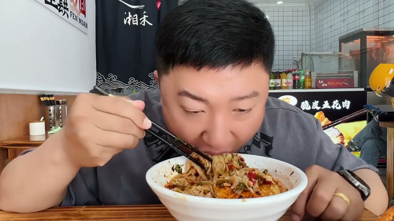 “早晨嗦碗粉，神仙站不稳”这句长沙老话说的一点没错，加了三四种菜码的一碗粉太满足了#美食创作人计划 #美食探店流量来了 #嗦粉的感觉太快乐了 #我要上热门 #枣庄美食
