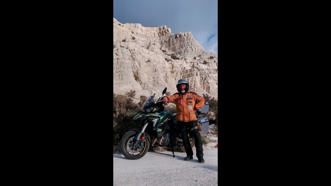 Sicilia in moto e pioggia. Con Benelli TRK 702
