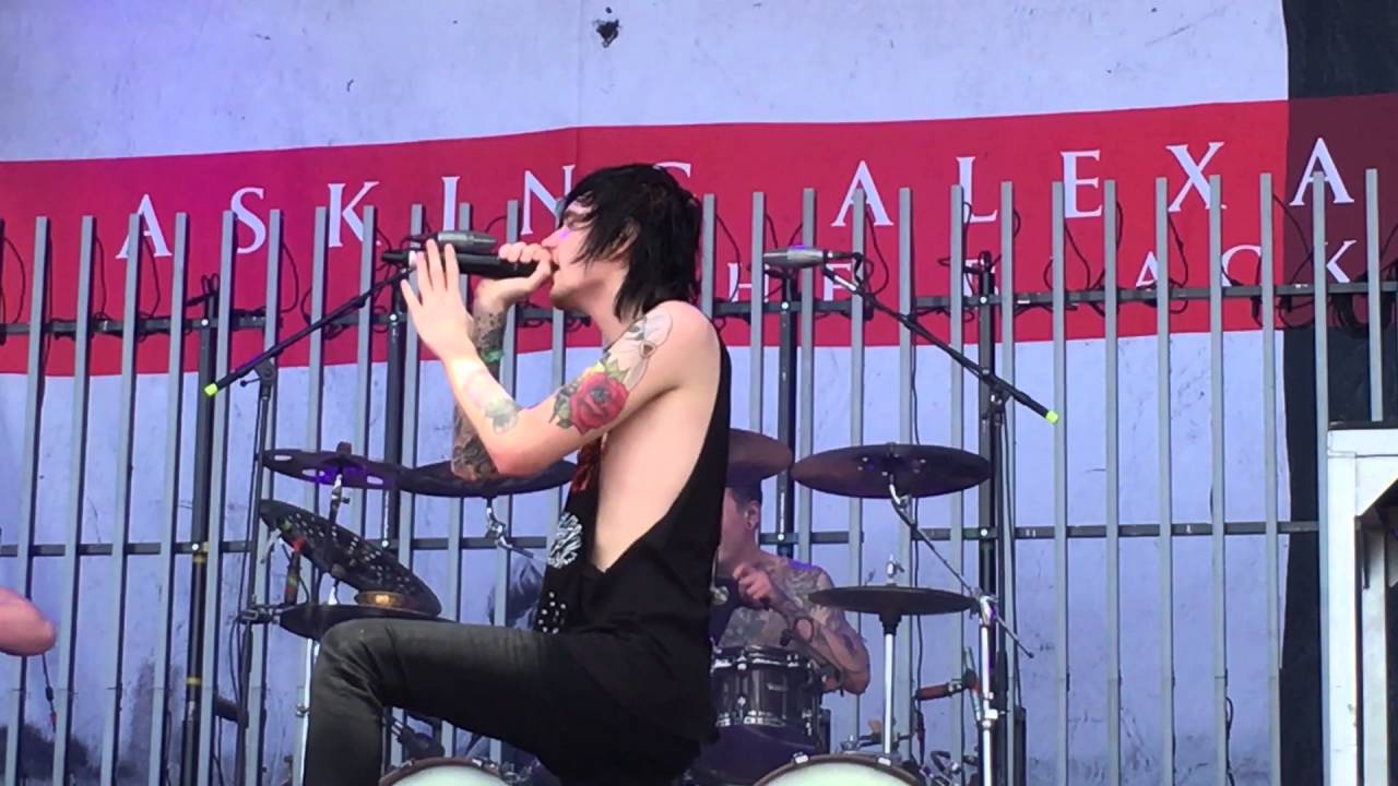 Asking Alexandria - The Black (live)