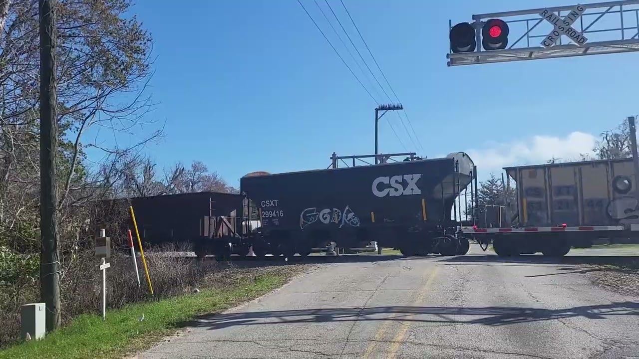 CSX #955 leads a NB empty hopper train at Hampton, FL on 3-3-2026