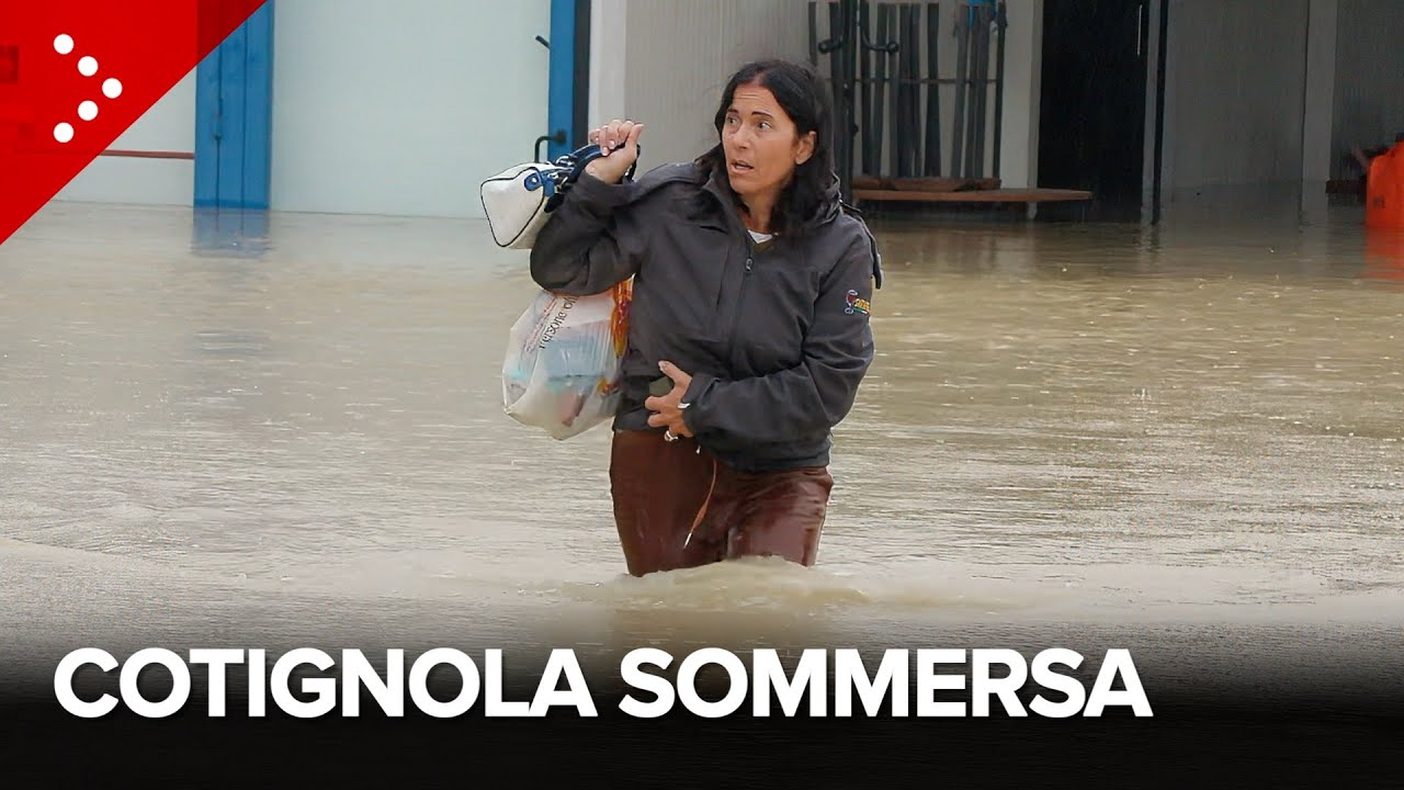Alluvione Emilia Romagna 2024, Cotignola semi-sommersa dall'acqua: persone soccorse con i gommoni