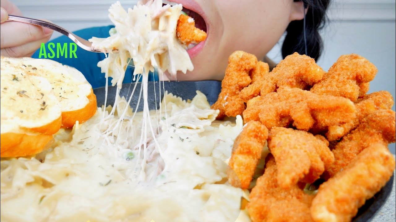 ASMR Dino Chicken Nuggets, White Cheddar Macaroni and Cheese ♥︎ Garlic Bread *No Talking suellASMR