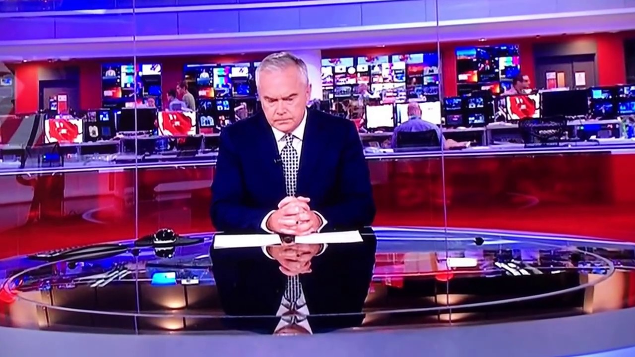 BBC NEWS AT 10 Hilarious Fail (Technical Issues)