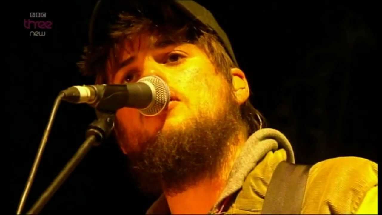 *NEW SONG* Mumford & Sons - Below My Feet (Live)