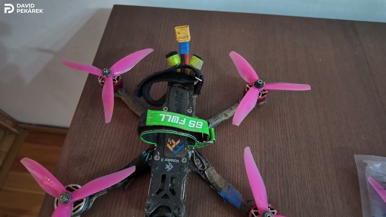 Jaké věci a nastavení dronu používají sbang FPV piloti z CZ/SK scény (vtip) 