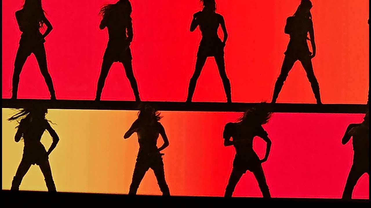 Twice 트와이스 @ Accor Arena in Paris - Go Hard | Fancam
