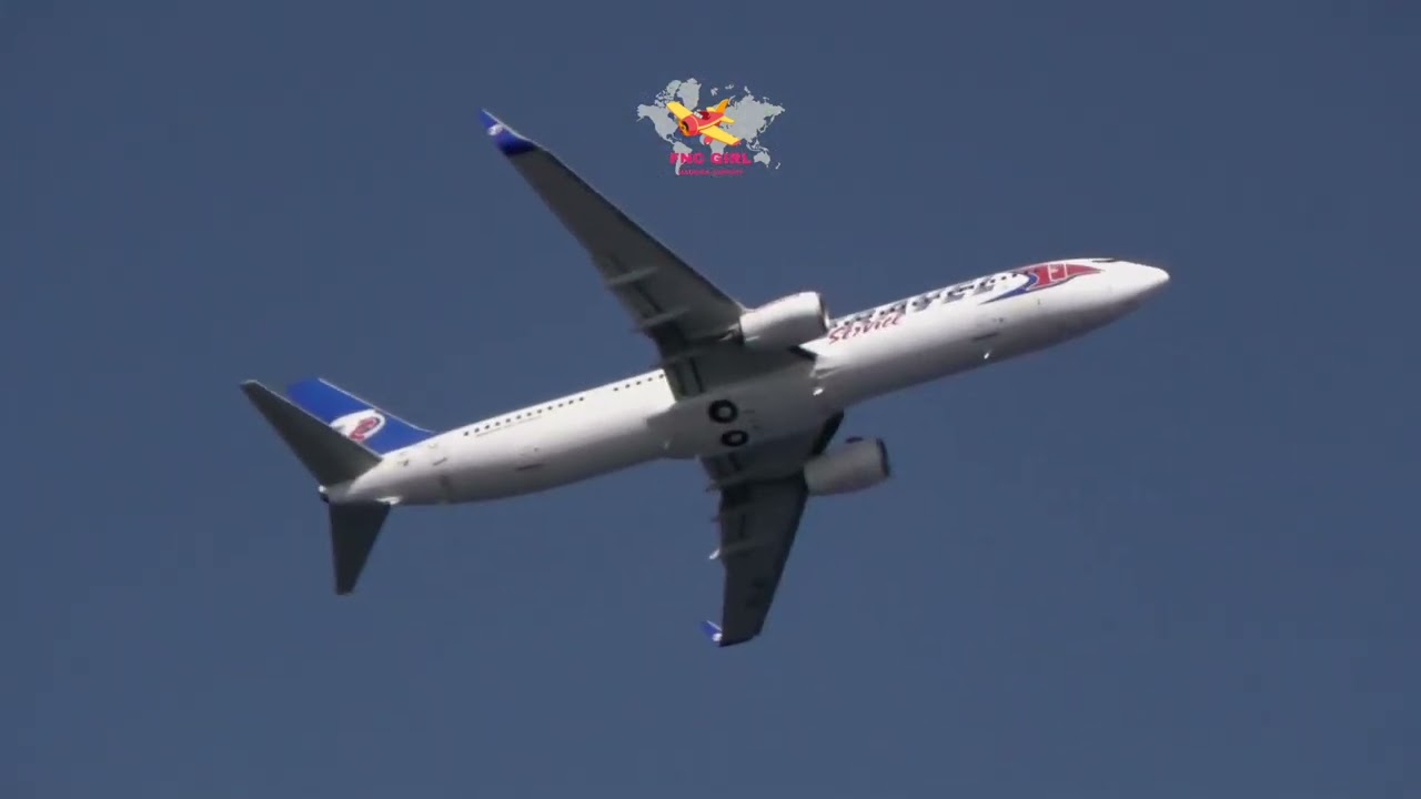 Smartwings Madeira Takeoff Over the Ocean &ndash; Runway 23