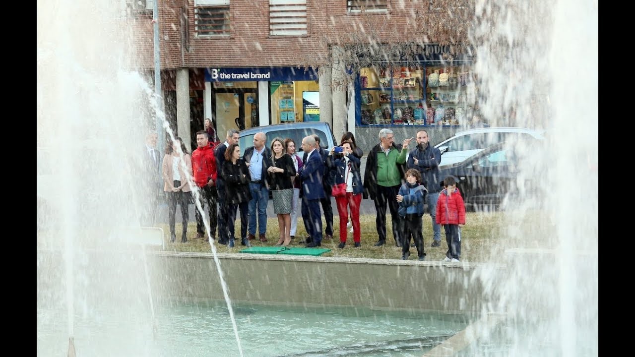 Puesta en funcionamiento de la fuente de la Plaza de España, en Buenavista