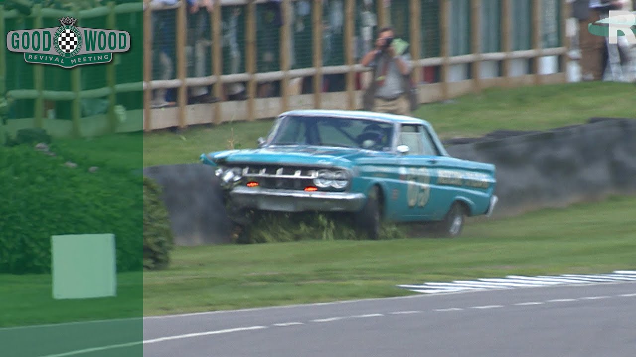 Gordon Shedden's Comet Cyclone crashes into hedges at Revival