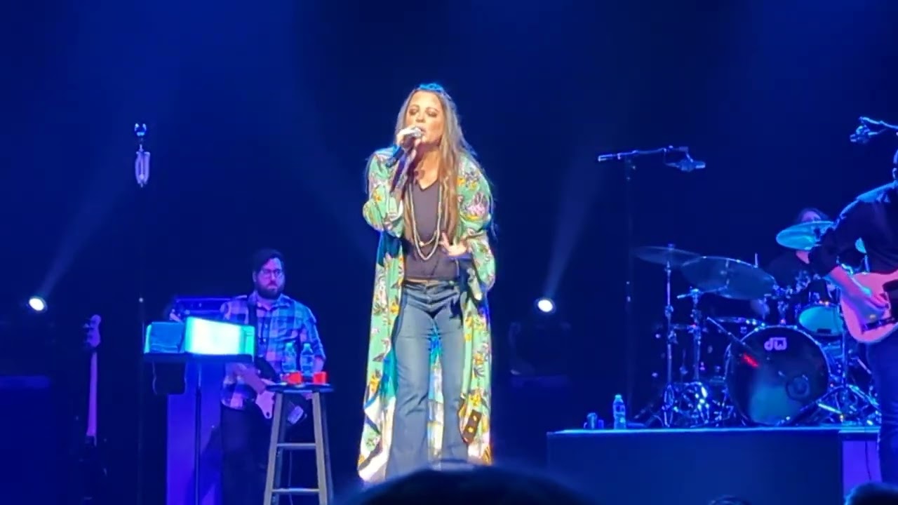 Sara Evans - A Little Bit Stronger