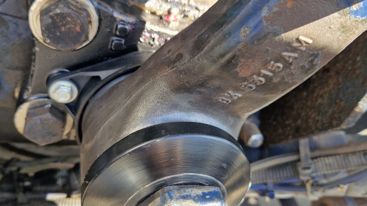 Renewing Scania 8 wheeler second steer axle pivot arm seized up, Mobile hgv mechanic repairs