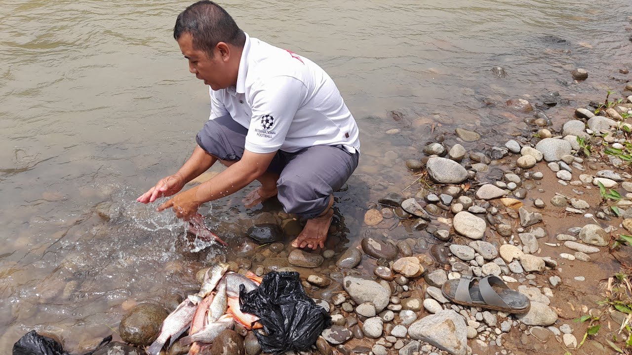 Munggahan ngabolang ke lembah sungai plus makan makan.
