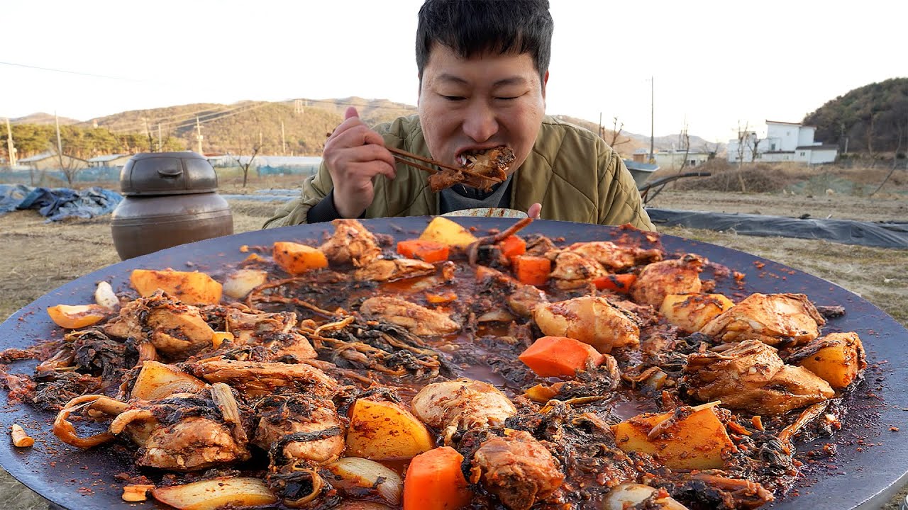 [시래기닭볶음탕] 고추장 말고 된장? 잘 말린 시래기로 밥도둑 닭볶음탕! (Braised Chicken with Radish greens) 요리&먹방 - Mukbang