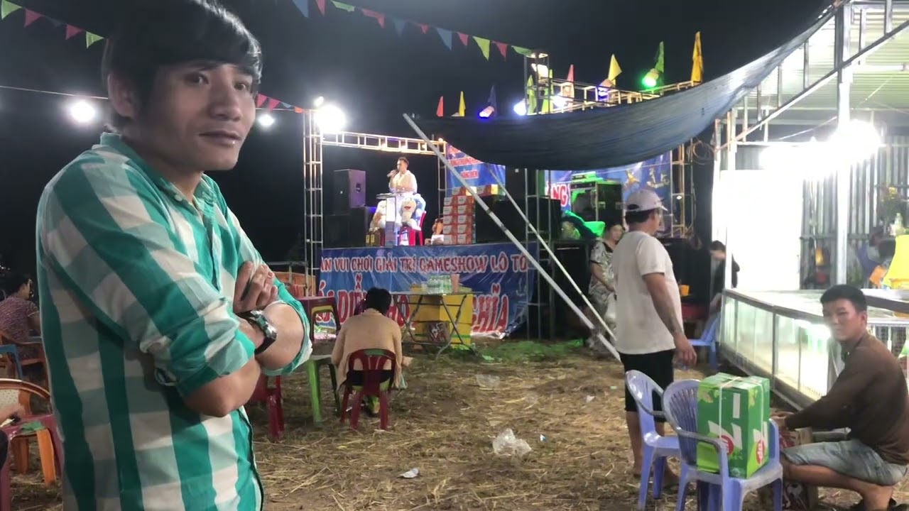 Gánh lôtô ái diễn