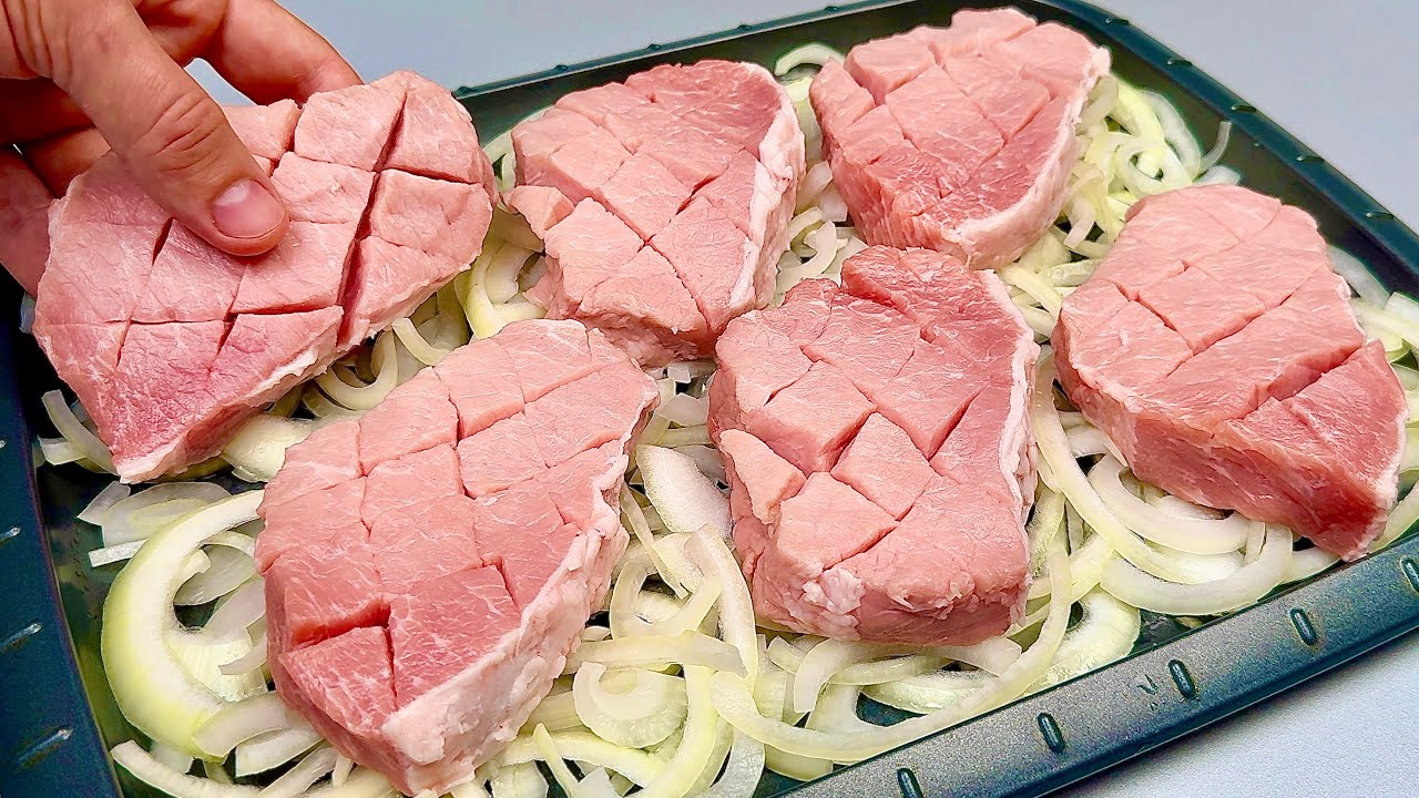 Поместите мясо на лук, и через 10 минут у вас вкусный ужин! ❗