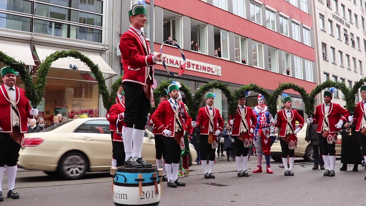 Schäfflertanz der Schäfflerzunft Aschheim 2019 vor Trachten Angermaier