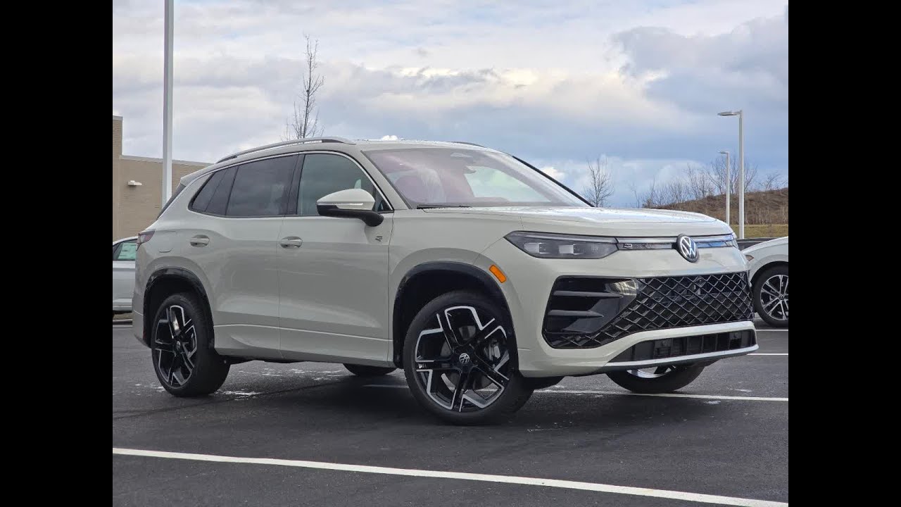 2026 Volkswagen Tiguan 2.0T SEL R-Line Turbo Dayton, Centerville, Columbus, Eaton, Springboro O...