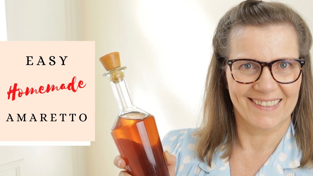 HOW TO MAKE HOMEMADE AMARETTO / Easy Amaretto liqueur recipe for a perfect homemade gift