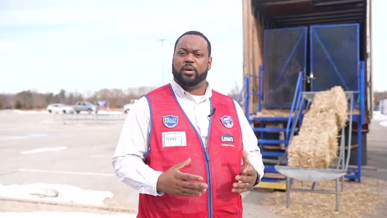 Lowe's helps Virginia animal shelter with hay donation during Arctic blast