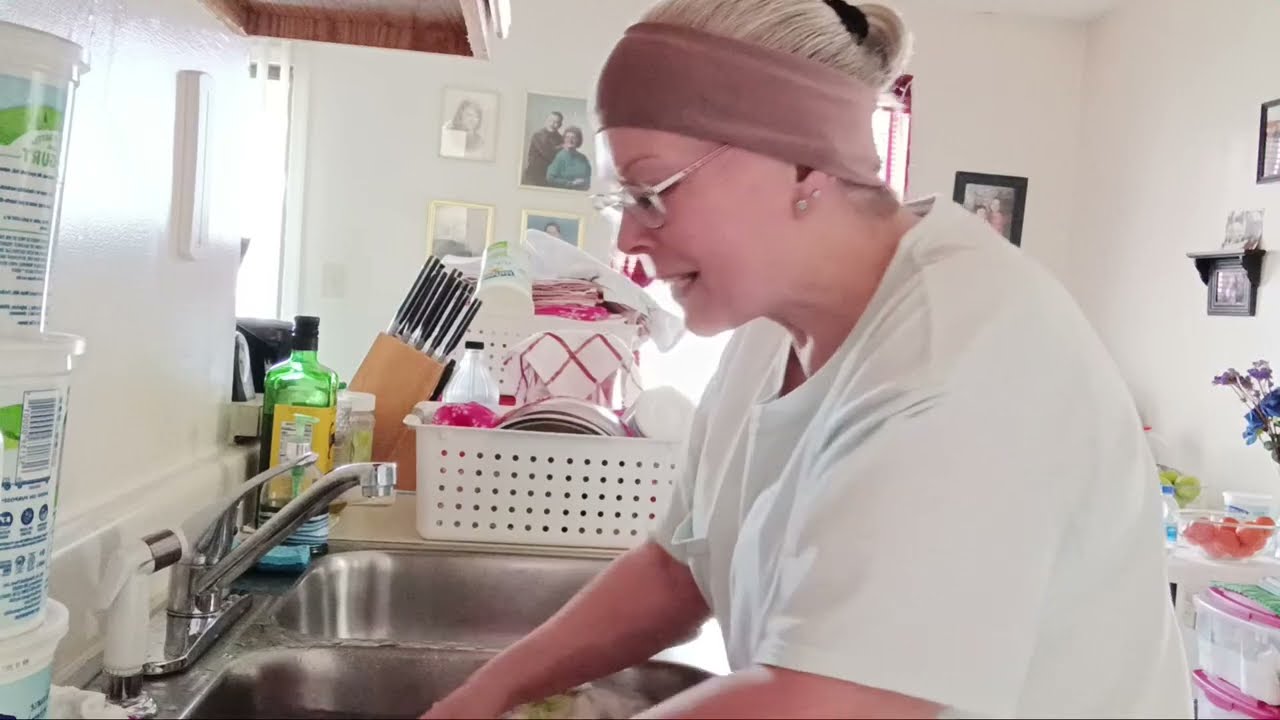 How I Wash Laundry by Hand and Why! Apartment Homesteading and Frugal Lifestyle!