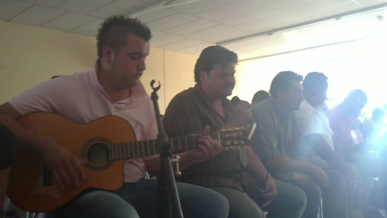 mi primo el richard cantando dios le dijo