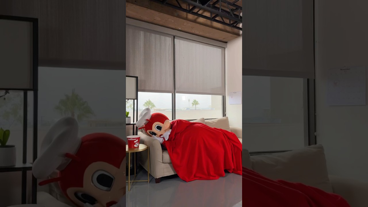Hope everyone enjoyed their extra hour of sleep! 🙌🥳 #Jollibee #JollibeeUS #JollibeeUSA