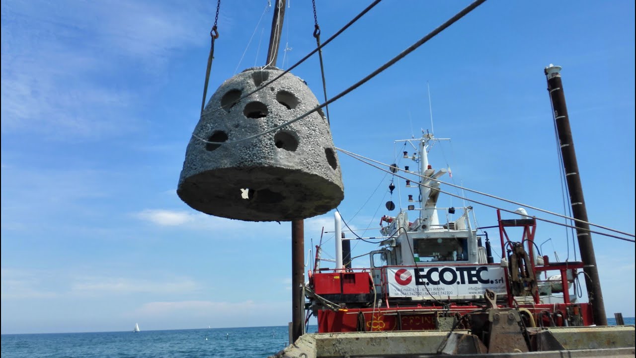 Riccione, posa del Reef Ball
