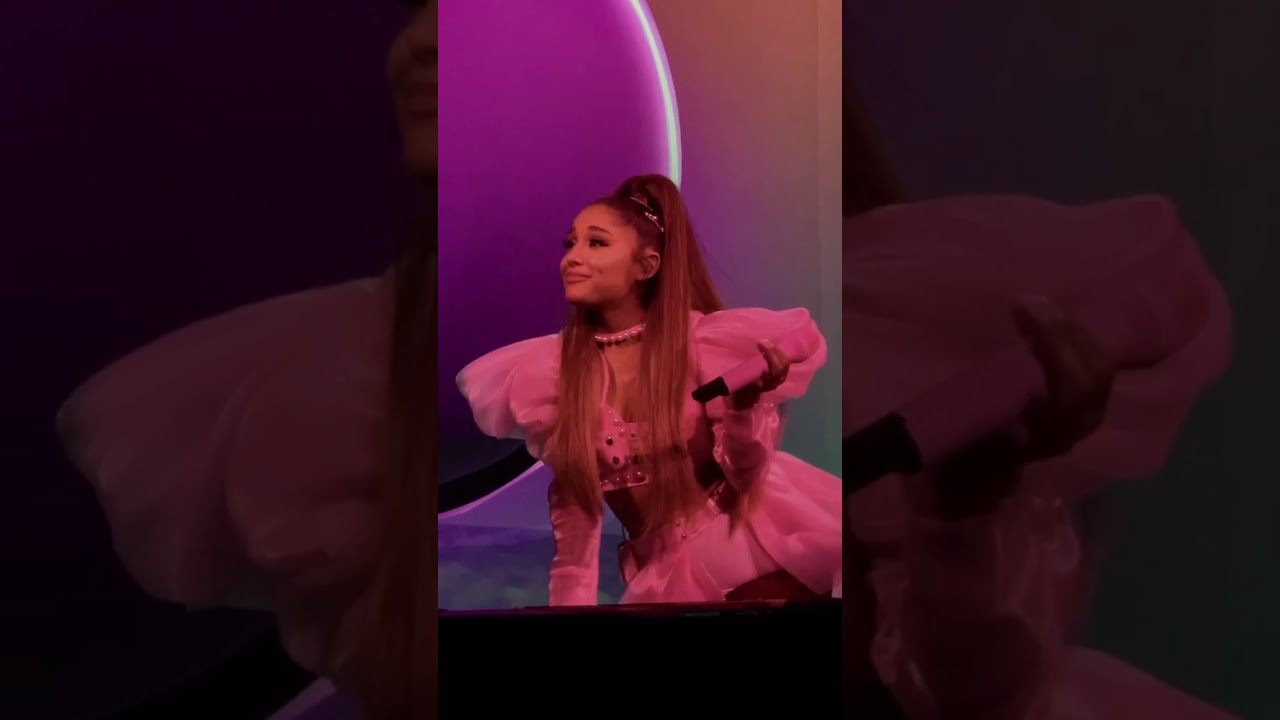 Ariana Grande R.E.M. Live Sweetener World Tour Zürich