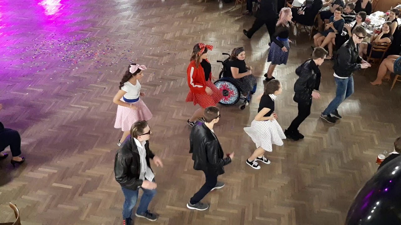 Ples ZŠ Horní Cerekev 8.2. 2020 (půlnoční překvapení - Pomáda a první flashmob v Horní Cerekvi)