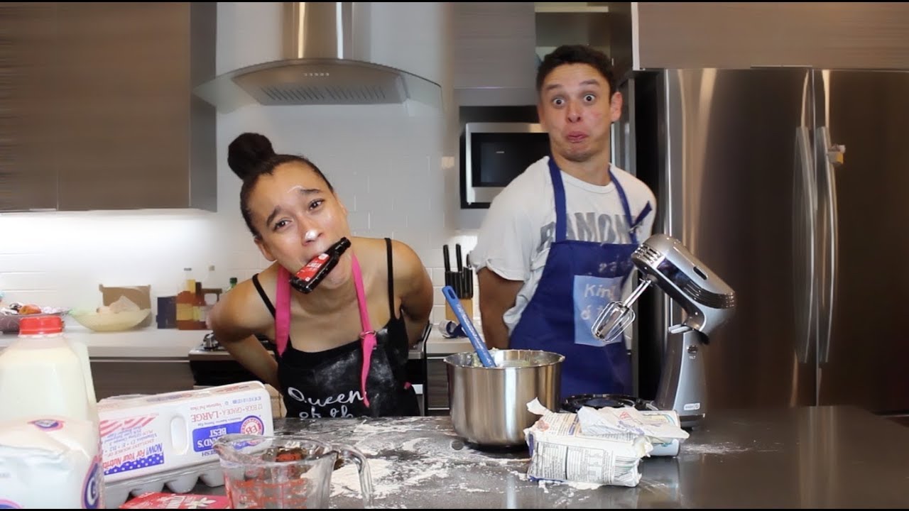 BAKING WITH NO HANDS CHALLENGE w/ Oscar Guerra