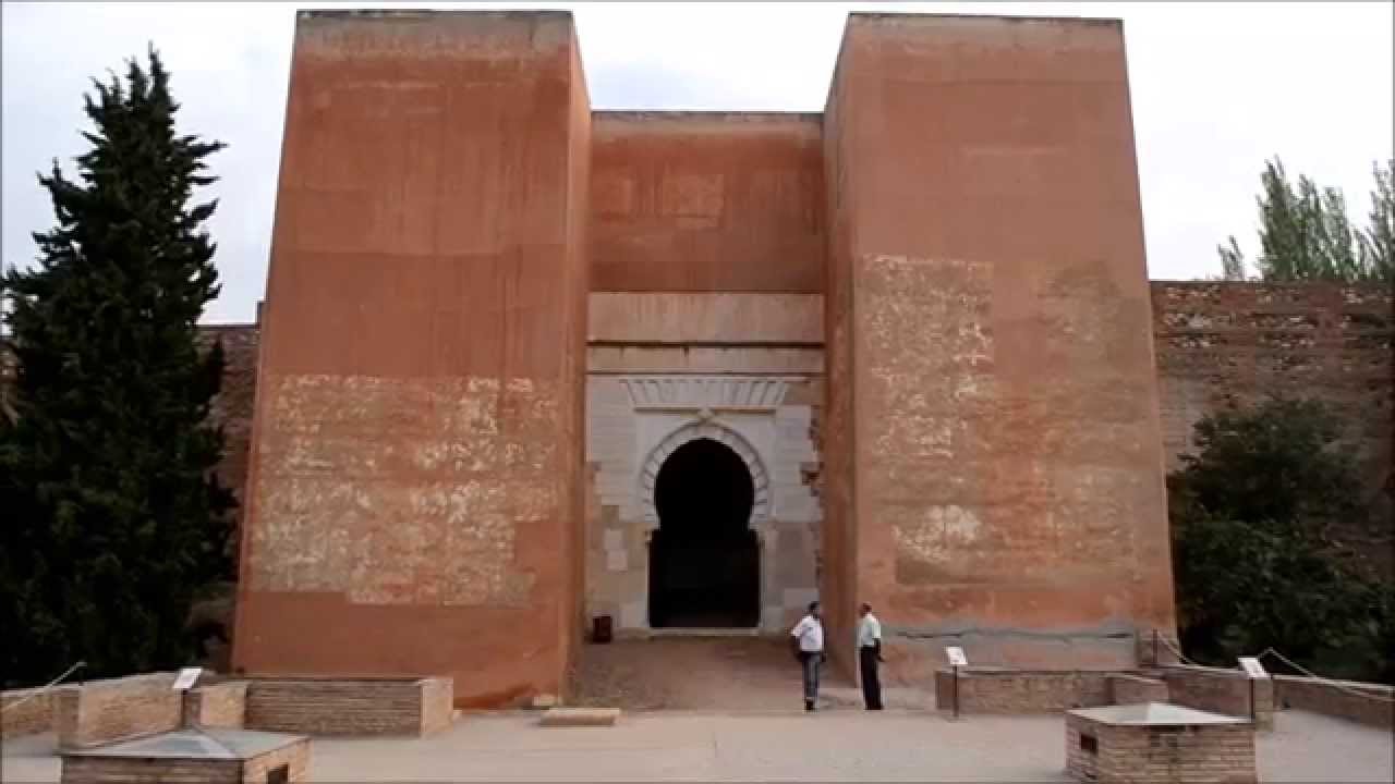Puerta de los siete Suelos. Recinto de la alhambra de Granada.