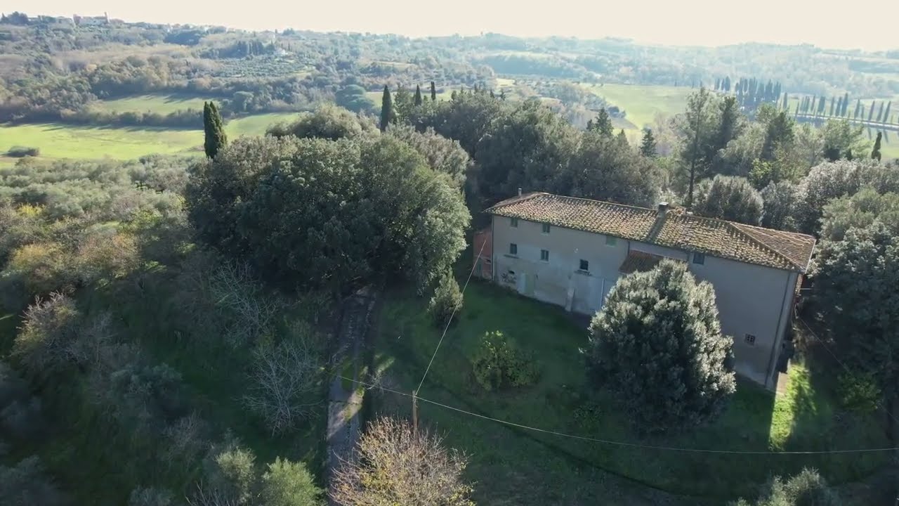 Property with Stunning Views in Palaia. Immerse yourself in the beauty of the Tuscan countryside!