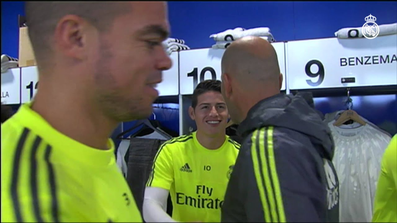 Zinedine Zidane greets the players at Ciudad Real Madrid