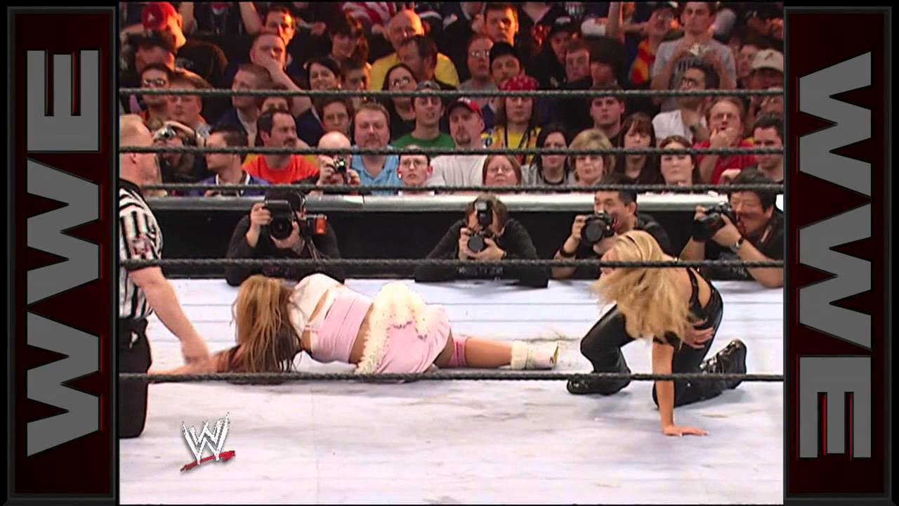 Триш Стратус против Микки Джеймс &mdash; женский матч за чемпионство: WrestleMania 22