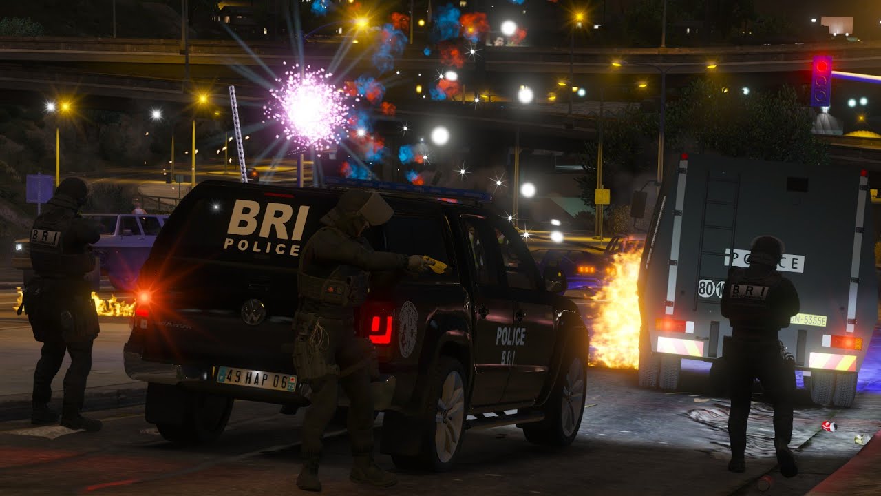 [GTA 5] LA BRI TOMBE DANS UN GUET-APENS PAR LES CASSEURS | LSPDFR #924