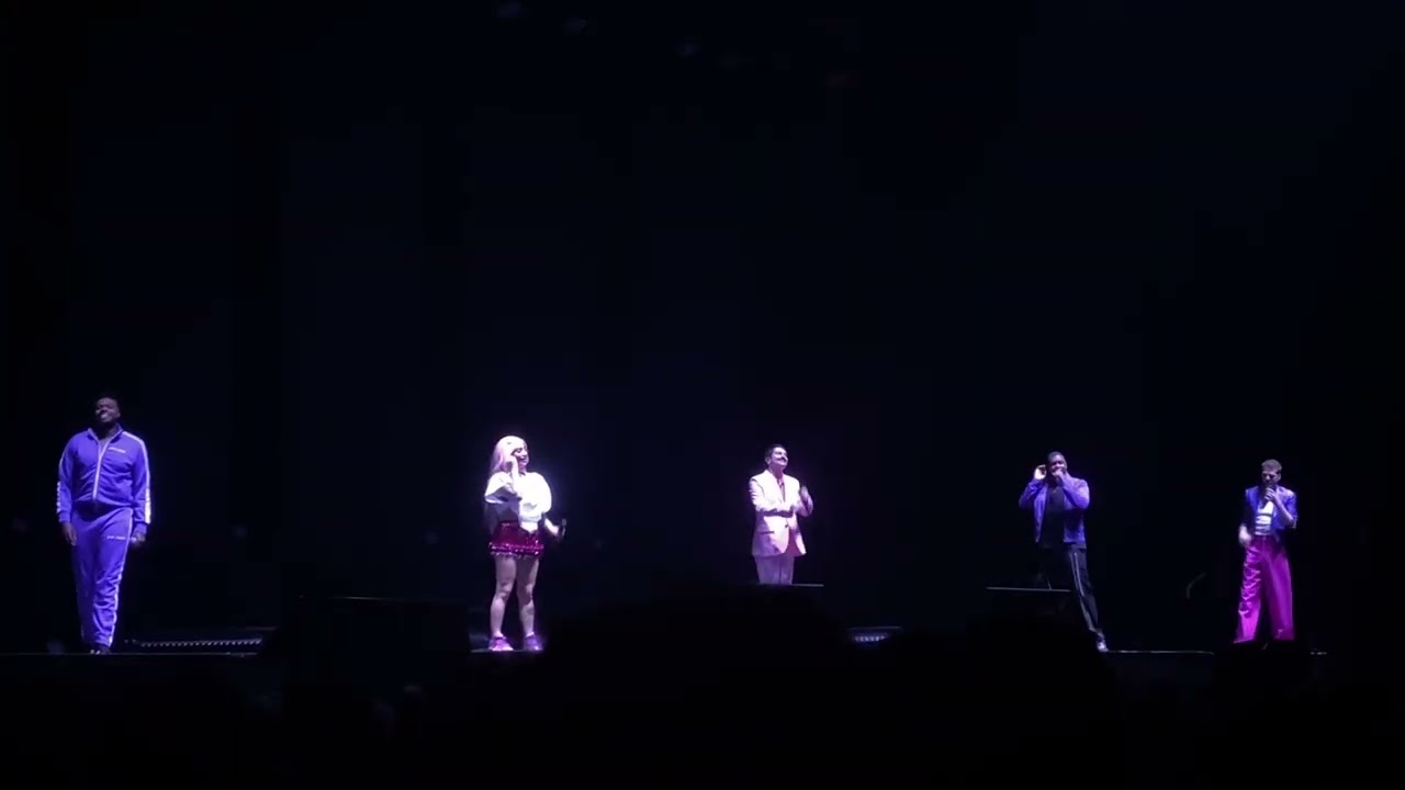 PTX Adelaide 2023 “Na Na Na” & band intro