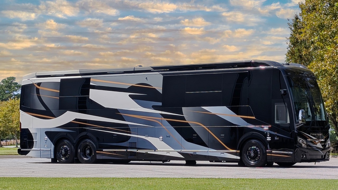 Touring $3.24 Mil 2026 Prevost Featherlite 